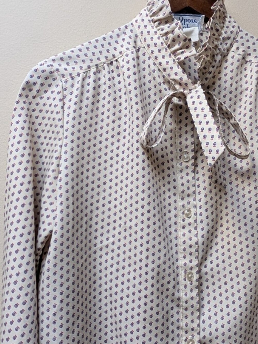 Vintage Ship 'n Shore ruffle tie front blouse